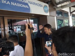 Datang ke BNN, Tingkah Tora Sudiro Bikin Ketawa