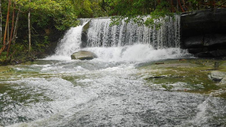 Air Terjun Pancur Aji di Sanggau (Kurnia/detikTravel)