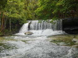 Wisatawan Kepincut Wisata Alam Pancur Aji di Entikong