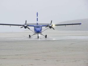 Foto: Bandara yang Pesawatnya Mendarat di Pantai