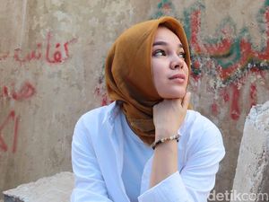 Dewi Sandra Kok Ngelamun Aja?