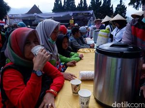 Nonton DCF, Sambil Nikmati Purwaceng