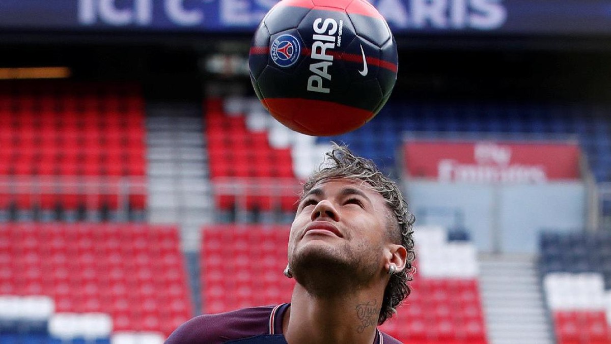 Neymar bisa debut dengan PSG di akhir pekan ini. Foto: Christian Hartmann/Reuters