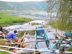 Disedot untuk Tanaman Kentang, Air Telaga Merdada Mengering,