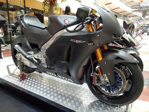 Motor Marquez-Pedrosa Versi Jalanan Pamer Otot di Mal