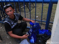 Panpel Sita Atribut Bobotoh di Laga Persib vs PS TNI