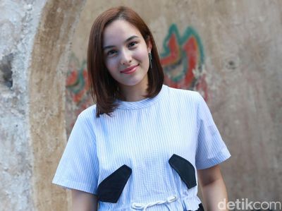 Nggak Bikin Diabetes! Lihat Manisnya Senyuman Chelsea Islan