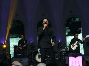 Penawar Rindu! Serunya Aksi Panggung Tulus di Sound of the City