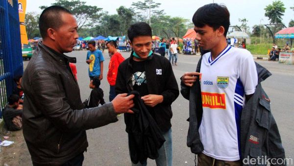 Panpel Sita Atribut Bobotoh yang Membandel