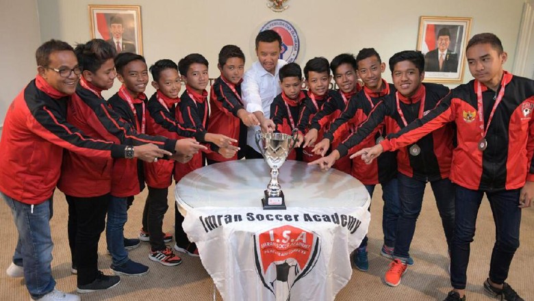 Jadi Juara di Inggris, Imran Soccer Academy Dijamu Menpora Jadi Juara di Inggris, Imran Soccer Academy Dijamu Menpora