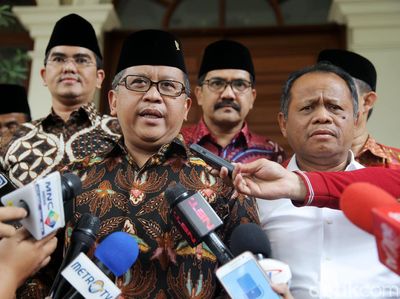 Sekjen PDIP Temui Hamzah Haz