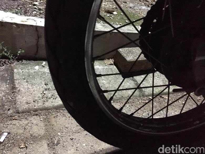 Ilustrasi pentil ban pada motor. Foto: Dadan Kuswaraharja Ilustrasi pentil ban pada motor. Foto: Dadan Kuswaraharja