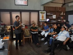 Wah, Peserta Sangat Antusias Belajar Prinsip Roasting Kopi Indonesia