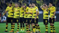 Setelah berimbang dalam 90 menit, laga pun dilanjutkan ke babak penalti. Dortmund sempat dalam posisi unggul setelah sepakan Kimmich dihalau Roman Buerki. (Foto: Reuters)