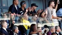 Neymar merayakan gol kedua PSG yang dibuat Javier Pastore. PSG menang 2-0 atas Amiens yang merupakan tim promosi musim ini (Foto: REUTERS/John Schults)