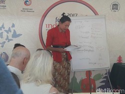 Asyiknya Warga Rusia Belajar Bahasa Indonesia di Hermitage Garden