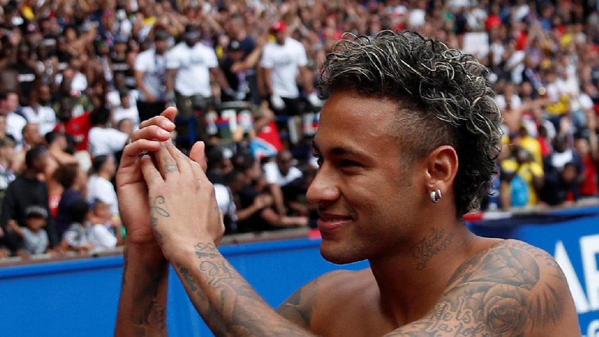 Neymar disambut di Parc des Princes (Foto: REUTERS/Christian Hartmann)