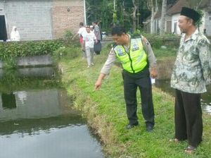 Bocah 7 Tahun Tewas Tercebur Kolam saat Main Layangan