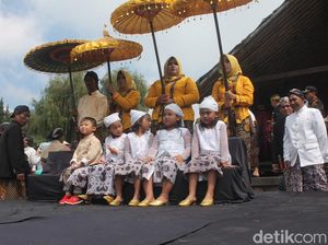 Melihat Lebih Dekat Ritual Ruwatan Potong Rambut Gimbal di Dieng
