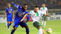 Dalam pertandingan di stadion Si Jalak Harupat, Soreang, Kabupaten Bandung, Sabtu (5/8/2017) malam WIB, Persib langsung tampil menyerang dari awal menit babak pertama.