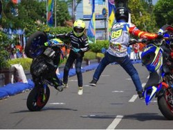 Duo Bersaudara Freestyler Panaskan Yamaha Cup Race Kebumen