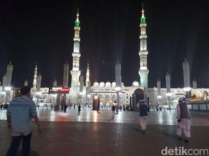Video: Suasana Subuh di Masjid Nabawi Video: Suasana Subuh di Masjid Nabawi