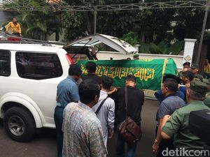 Foto: Suasana Rumah Duka Almarhum Basofi Sudirman