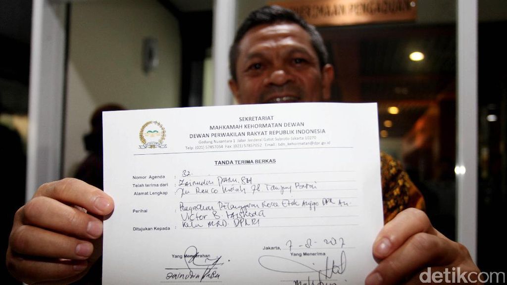 Giliran PKS-Generasi Muda Demokrat Laporkan Viktor Laiskodat Giliran PKS-Generasi Muda Demokrat Laporkan Viktor Laiskodat