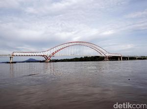 Jembatan Terpanjang Kalimantan Lewati Sungai, Pulau, Sungai Lagi Jembatan Terpanjang Kalimantan Lewati Sungai, Pulau, Sungai Lagi