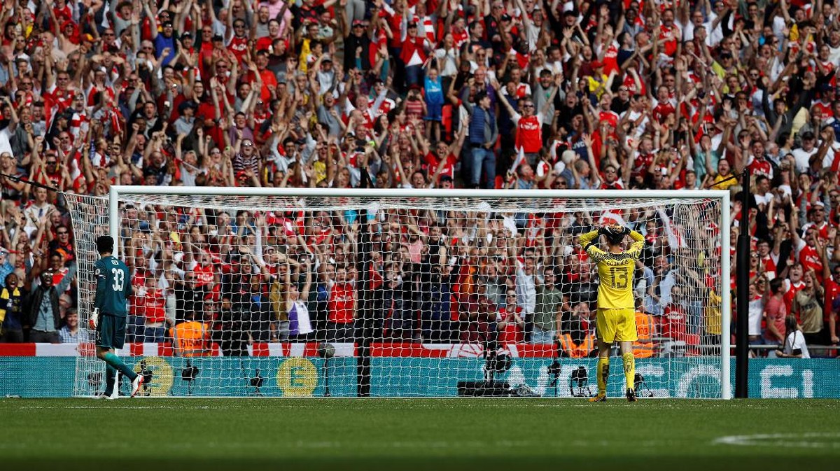 Thibaout Courtois gagal mengeksekusi penalti (Foto: Darren Staples/REUTERS)
