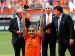Lieke Martens terpilih sebagai pemain terbaik sepanjang turnamen. (Foto: REUTERS/Yves Herman)