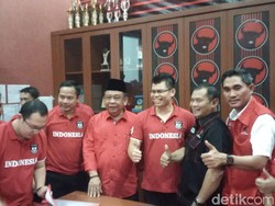 Datangi Kantor PDIP Jateng, Chris John Ambil Formulir Cawagub