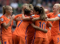 Di babak kedua Belanda berhasil menambah dua gol. Spitse mengubah kedudukan menjadi 3-1, untuk kemudian ditutup oleh Miedema di menit 89. (Foto: REUTERS/Toussaint Kluiters)