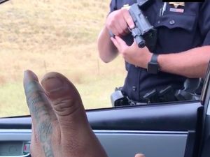 Heboh! Polisi Menilang Menggunakan Senjata Api