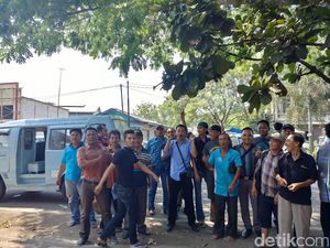 Curhatan Sopir Angkot di Cirebon yang Kini Sepi Penumpang