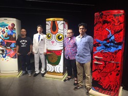 Ketika 3 Seniman Lakukan Transformasi Lemari Es Menjadi Karya Seni