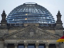 Berpose Salute Ala Hitler, Dua Turis China Ditangkap di Jerman