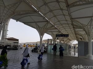 Jemaah Ngamuk dan Teriak-teriak Repotkan Petugas Bandara Madinah