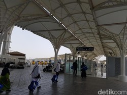 Jemaah Ngamuk dan Teriak-teriak Repotkan Petugas Bandara Madinah