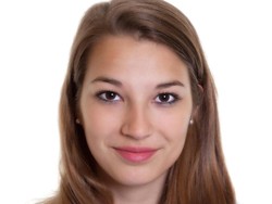 9 Trik yang Bisa Kamu Coba Supaya Foto di KTP Terlihat Menarik