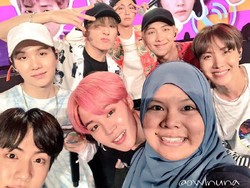 Band K-Pop BTS Ramai Pujian karena Hormati Hijabers Saat Selfie Bareng