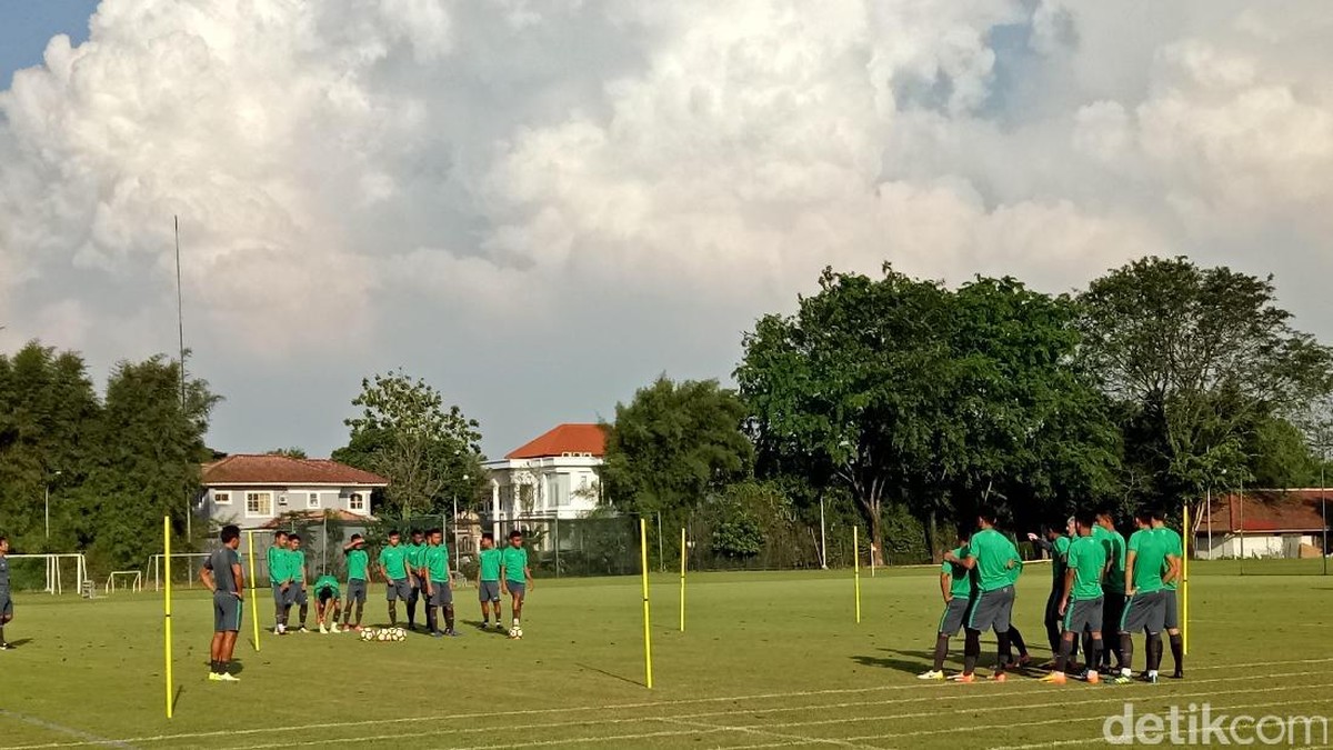 Timnas Indonesia U-22 mulai menggelar latihan jelang tampil di SEA Games (Foto: Randy Prasatya/detikSport)