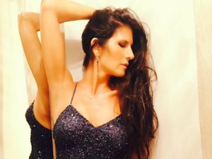 Berkat Gaya Hidup Sehat, Wanita Cantik Ini Awet Muda di Usia 58 Tahun