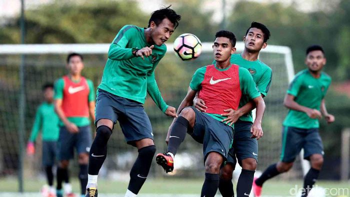 Timnas U-22 berlatih menuju SEA Games 2017 Kuala Lumpur. (Grandyos Zafna/detikSport) Timnas U-22 berlatih menuju SEA Games 2017 Kuala Lumpur. (Grandyos Zafna/detikSport)