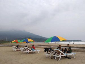 Wisata Murah Tapi Asyik, ke Pantai Kedu Saja