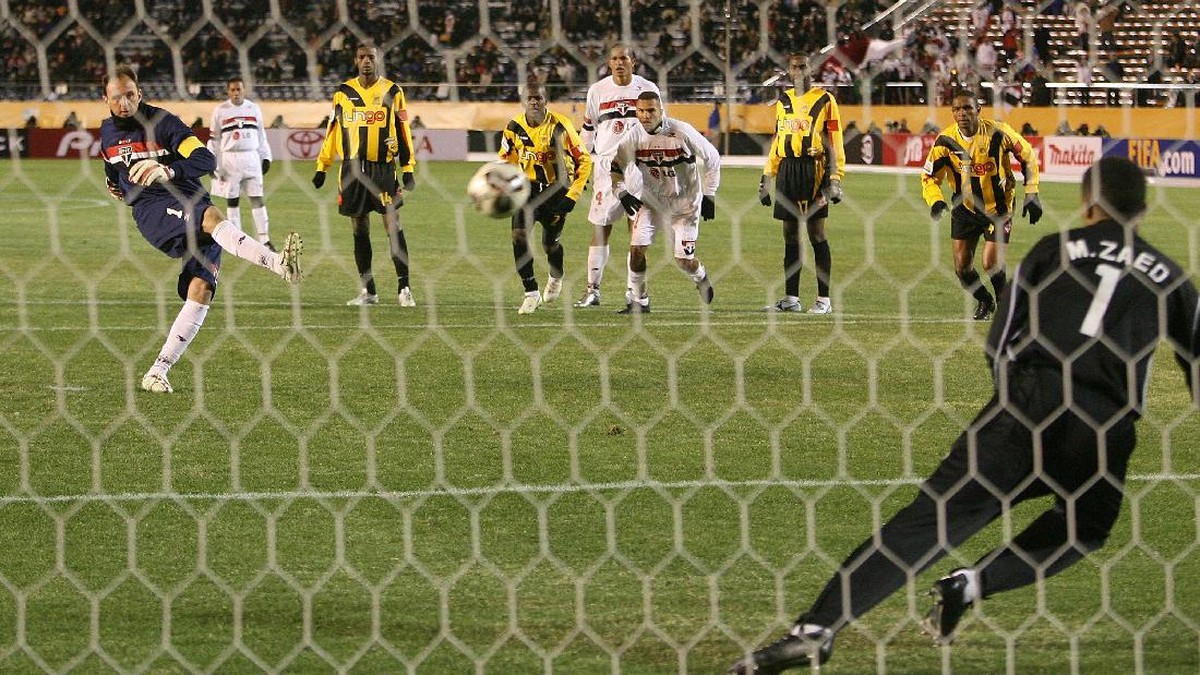 Rogerio Ceni tercatat sebagai kiper paling subur di dunia (Foto: Koichi Kamoshida/Getty Images)