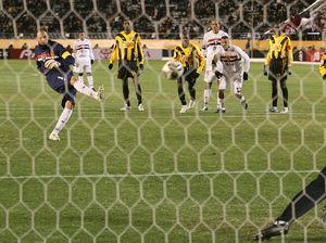 Courtois Harus Belajar pada Rogerio Ceni, Kiper Pencetak 120 Gol Lebih