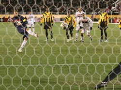 Sekilas Mirip Dortmund, Suporter Klub Ini Lantunkan Salawat di Stadion