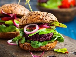 6 Cara Ini Bisa Bikin  Burger Jadi Santapan yang Lebih Sehat