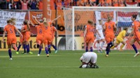 Babak pertama tuntas sama kuat 2-2 karena Denmark berhasil menyamakan kedudukan melalui Harder. (Foto: REUTERS/Toussaint Kluiters)